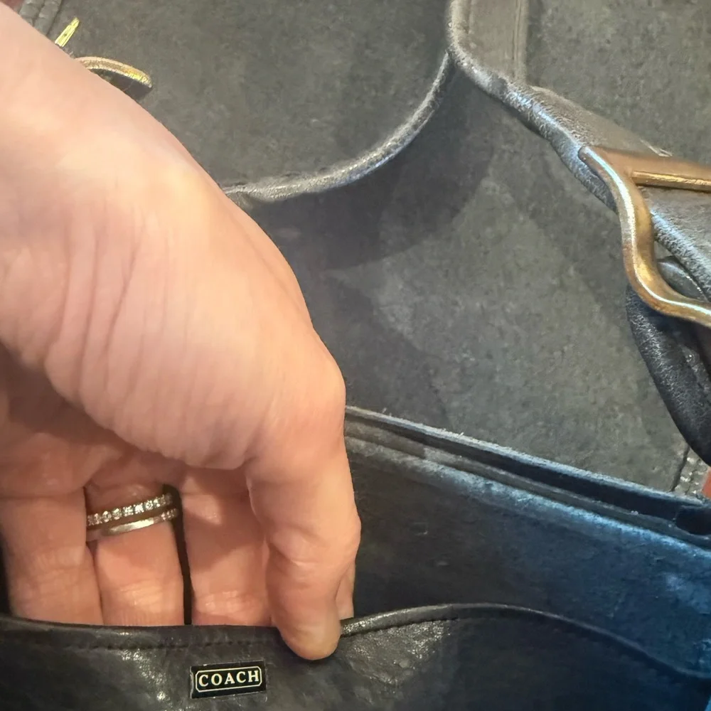 Authentic vintage Pre-creed Coach Federal Seal bag in very good condition - Picture 8 of 8